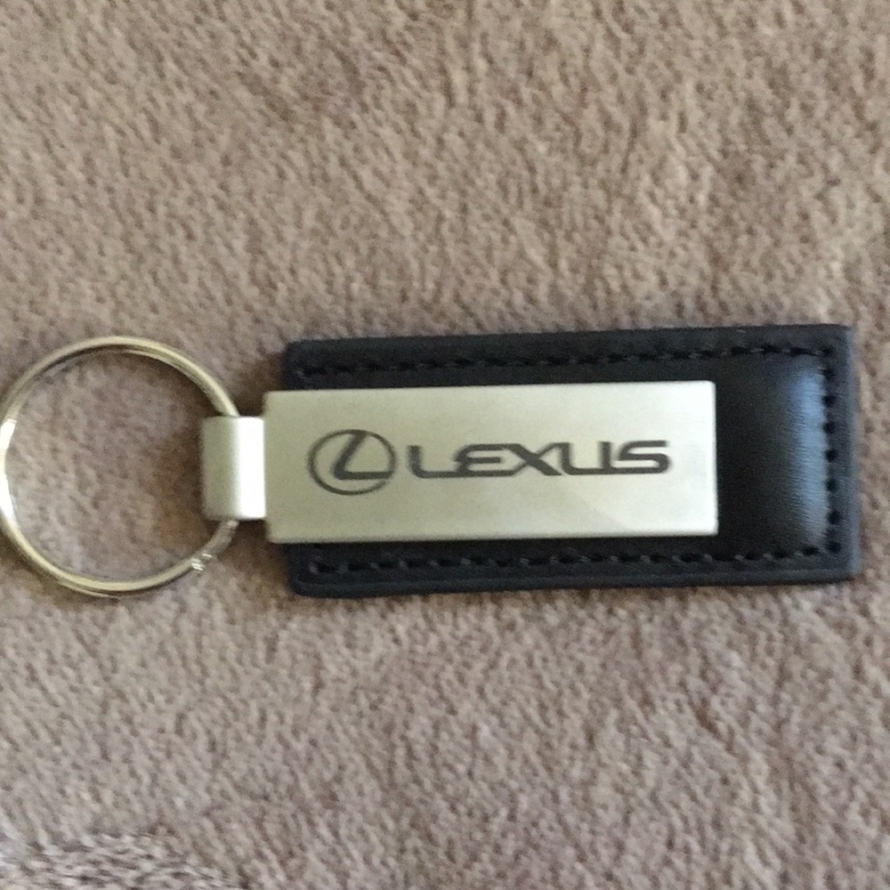 Black & Silver Lexus Logo Keychain - Branded Leather & Metal Key Ring - Picture 2 of 5